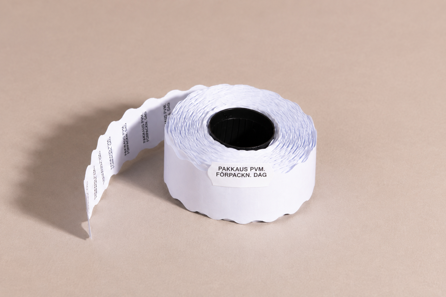 Etiketti 26x12mm Pakkaus pvm. 1.65€ / rll 1 Pakkauspäiväetiketti 26 x 12 mm valkoinen etikettirulla